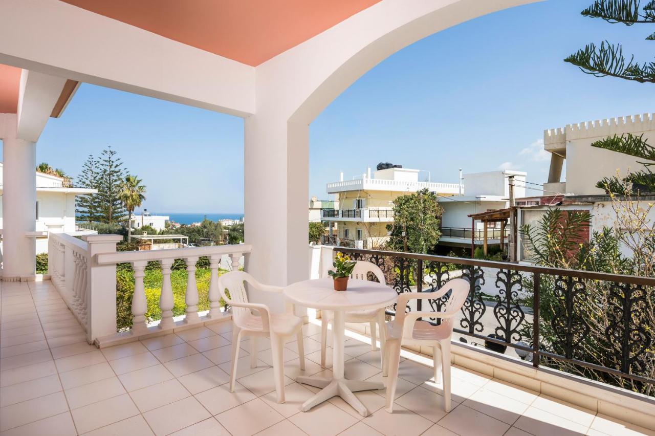 Captain Michalis Apartments Galatás Exteriör bild