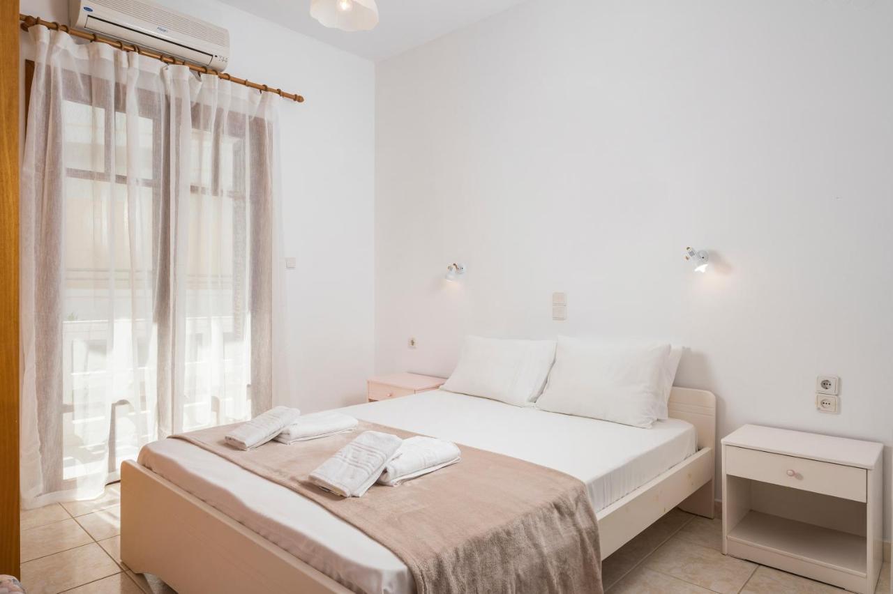 Captain Michalis Apartments Galatás Exteriör bild