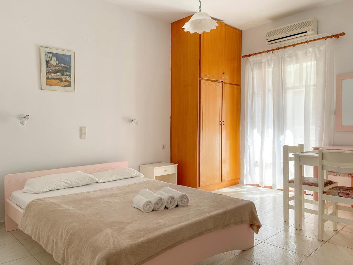 Captain Michalis Apartments Galatás Exteriör bild
