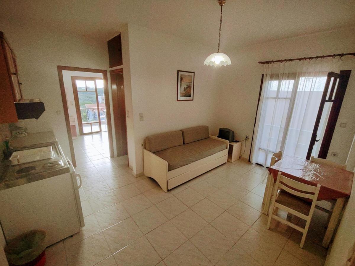 Captain Michalis Apartments Galatás Exteriör bild