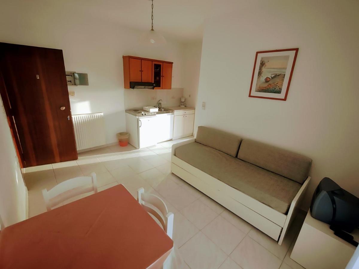 Captain Michalis Apartments Galatás Exteriör bild