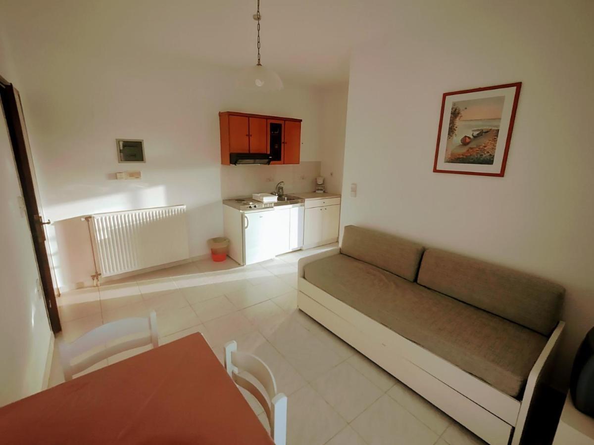 Captain Michalis Apartments Galatás Exteriör bild