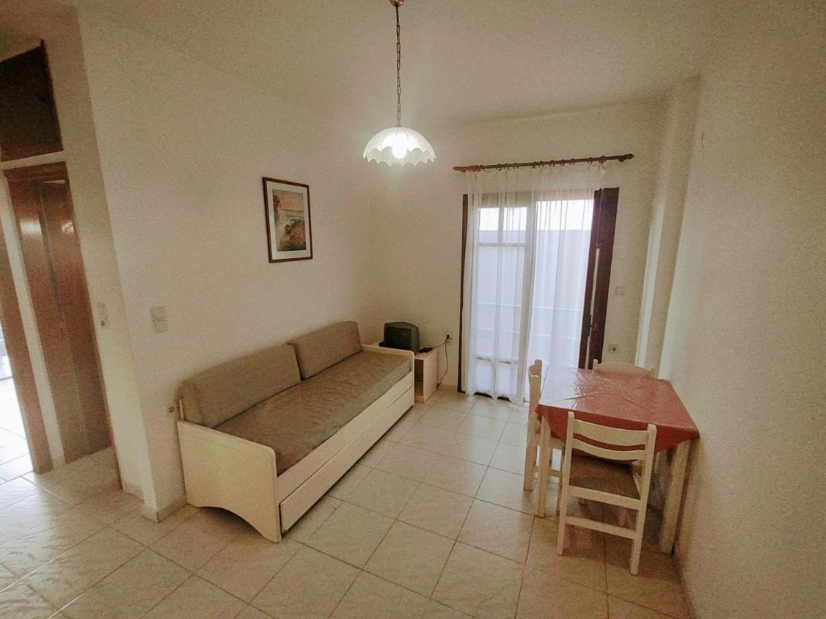 Captain Michalis Apartments Galatás Exteriör bild