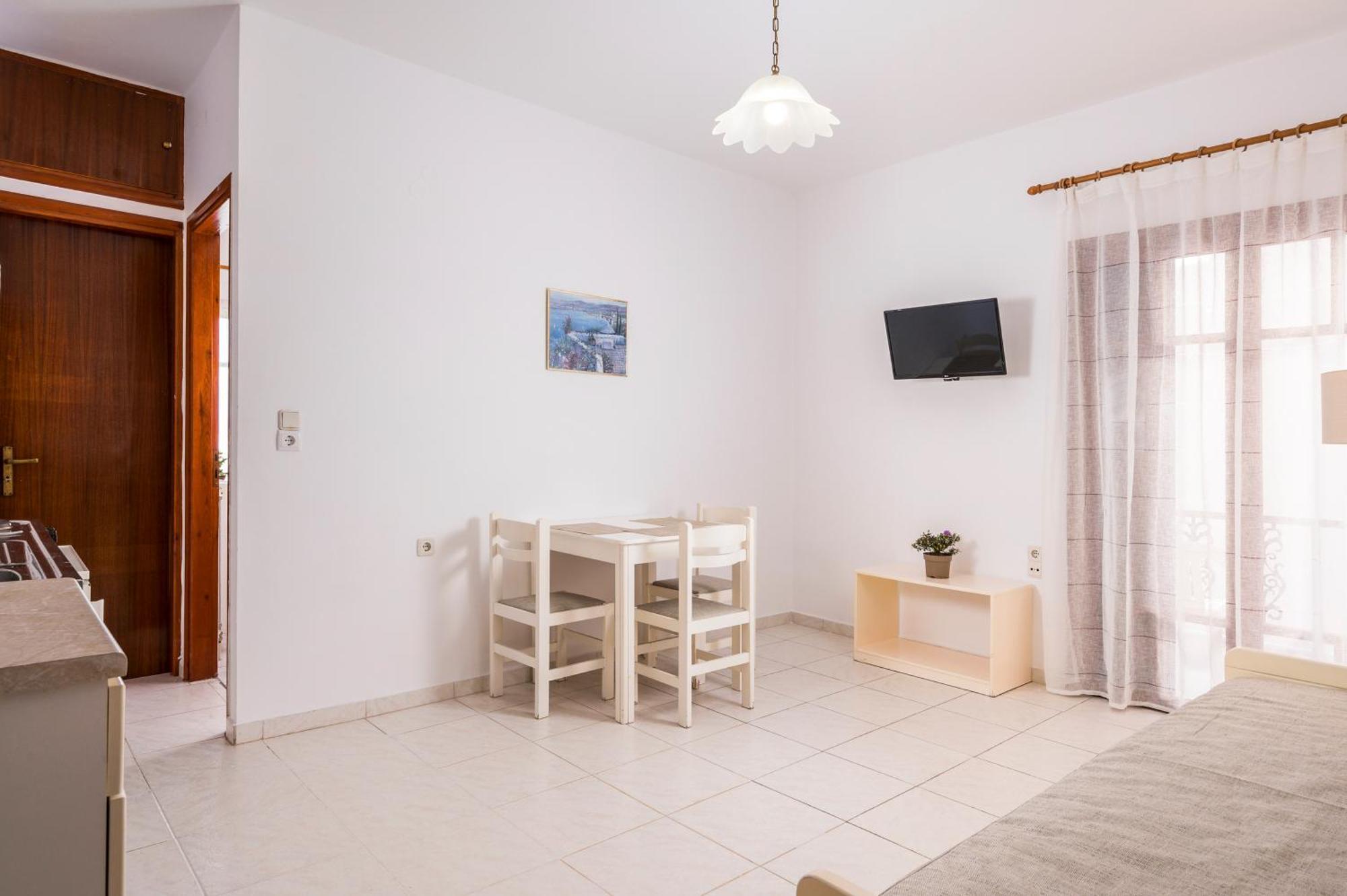 Captain Michalis Apartments Galatás Exteriör bild