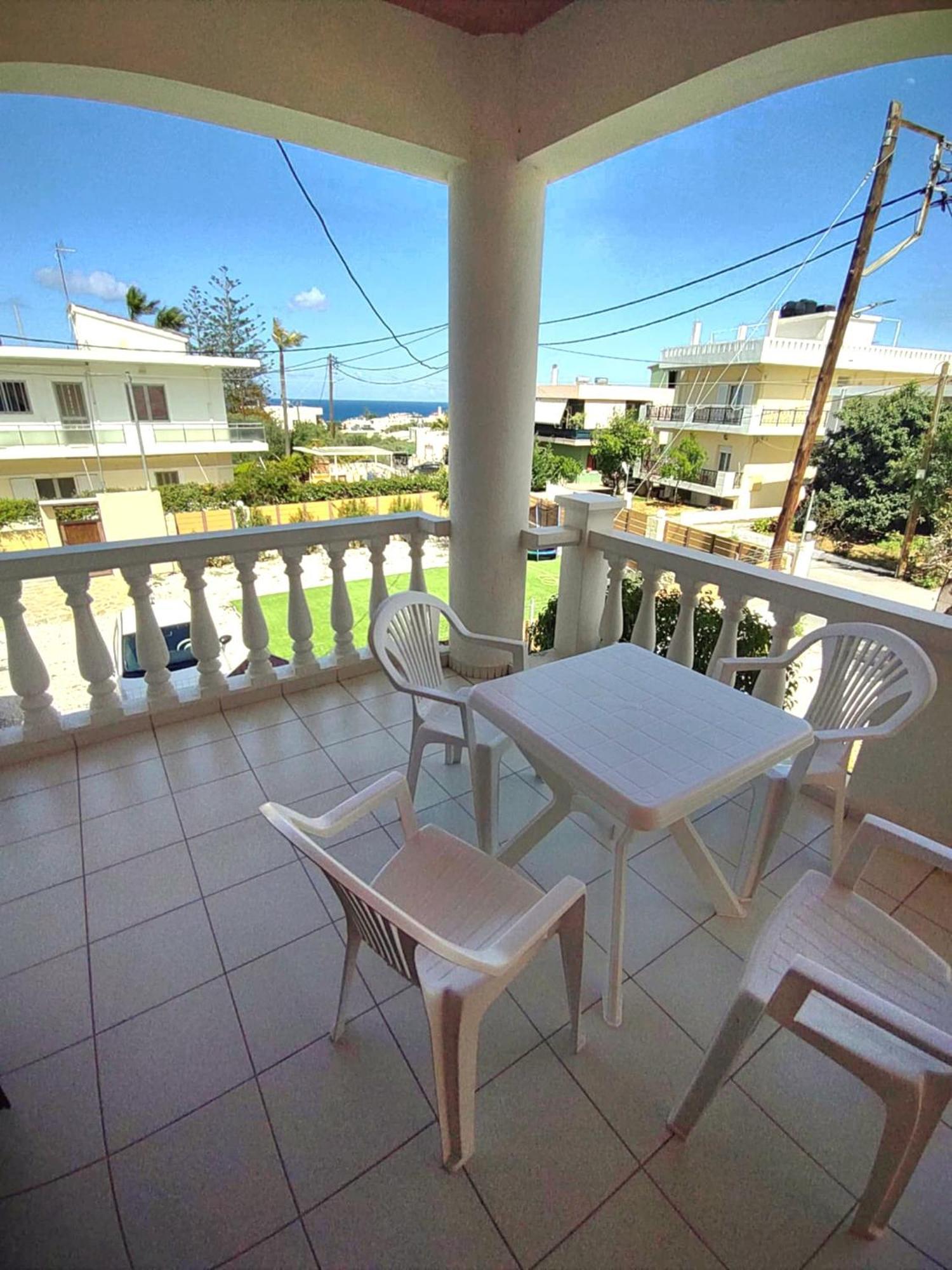 Captain Michalis Apartments Galatás Exteriör bild